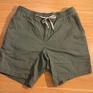 Vuori Sage Green Kore Hybrid Shorts Men’s L | Zip Pocket Drawstring Athletic LG
